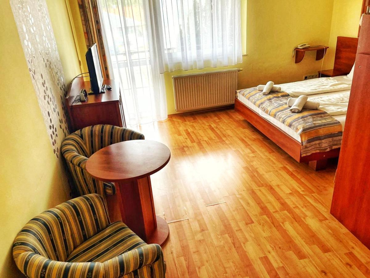 Alkotmany Vendeghaz Hotell Sárvár Exteriör bild
