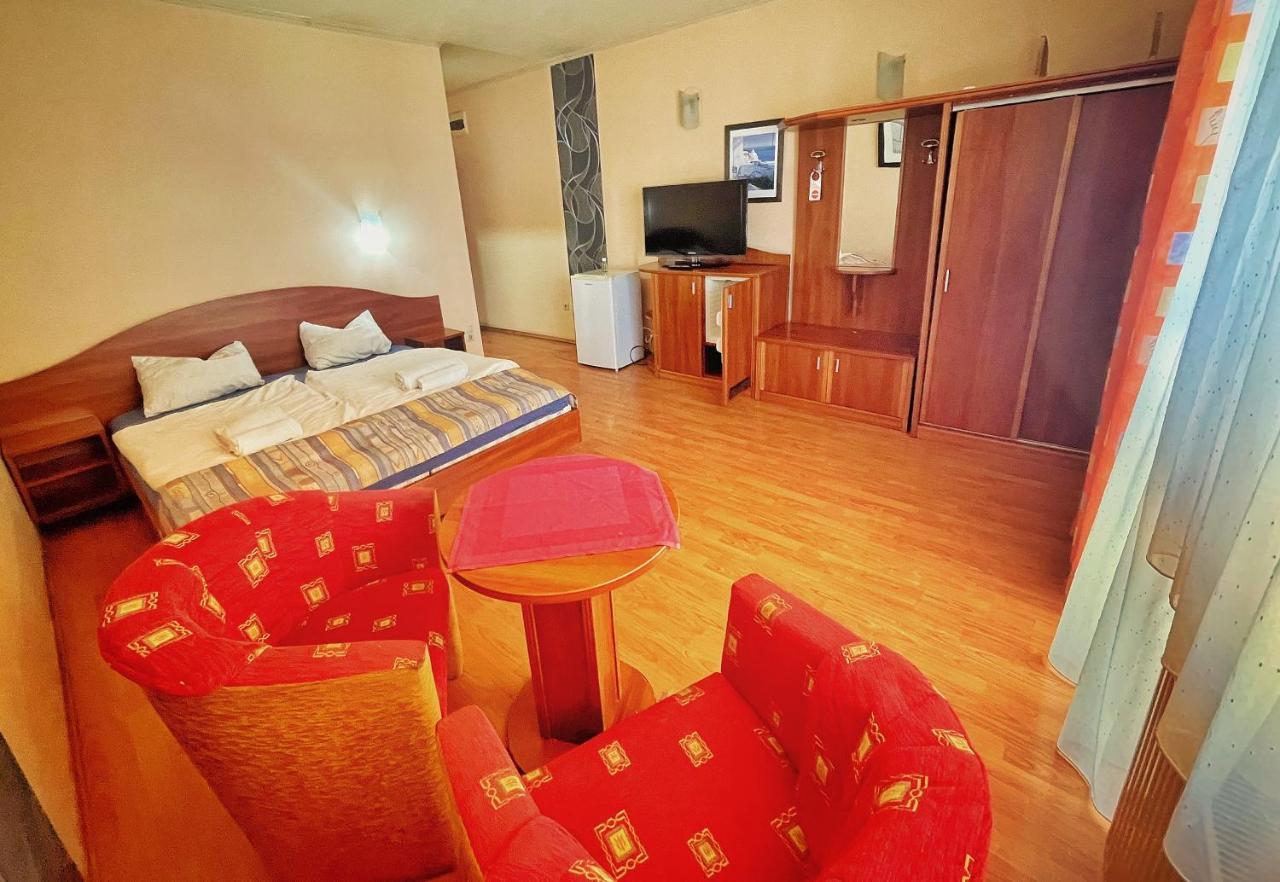 Alkotmany Vendeghaz Hotell Sárvár Exteriör bild