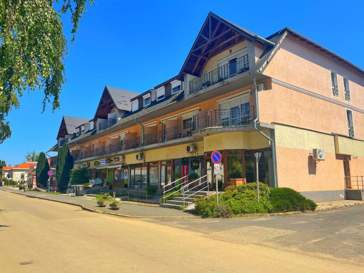Alkotmany Vendeghaz Hotell Sárvár Exteriör bild